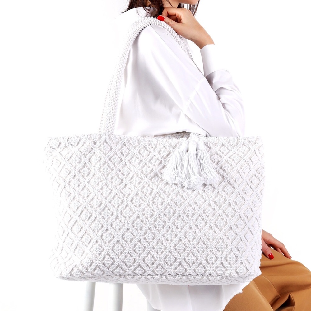 Casa Isota Tote